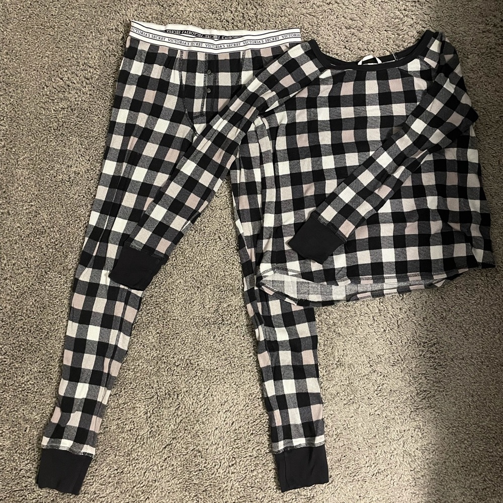 Victoria Secret Buffalo plaid pajama set size Small.
